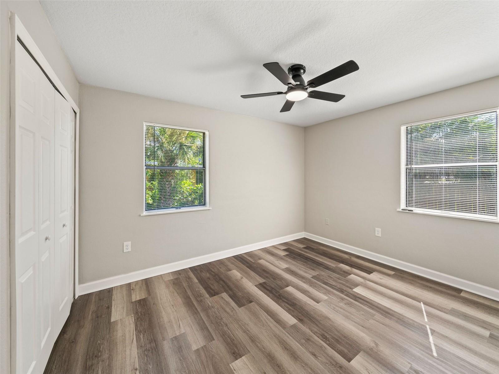 Image 17 of 41 For 901 Kensington Drive