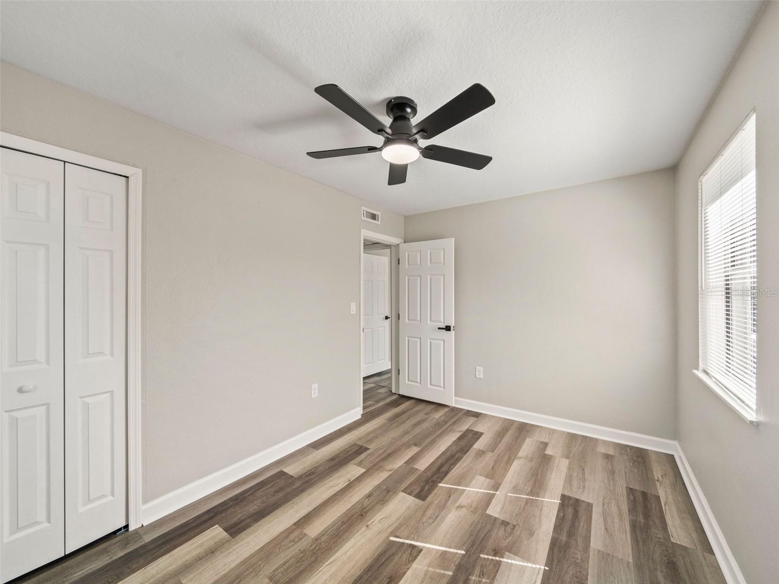 Image 19 of 41 For 901 Kensington Drive