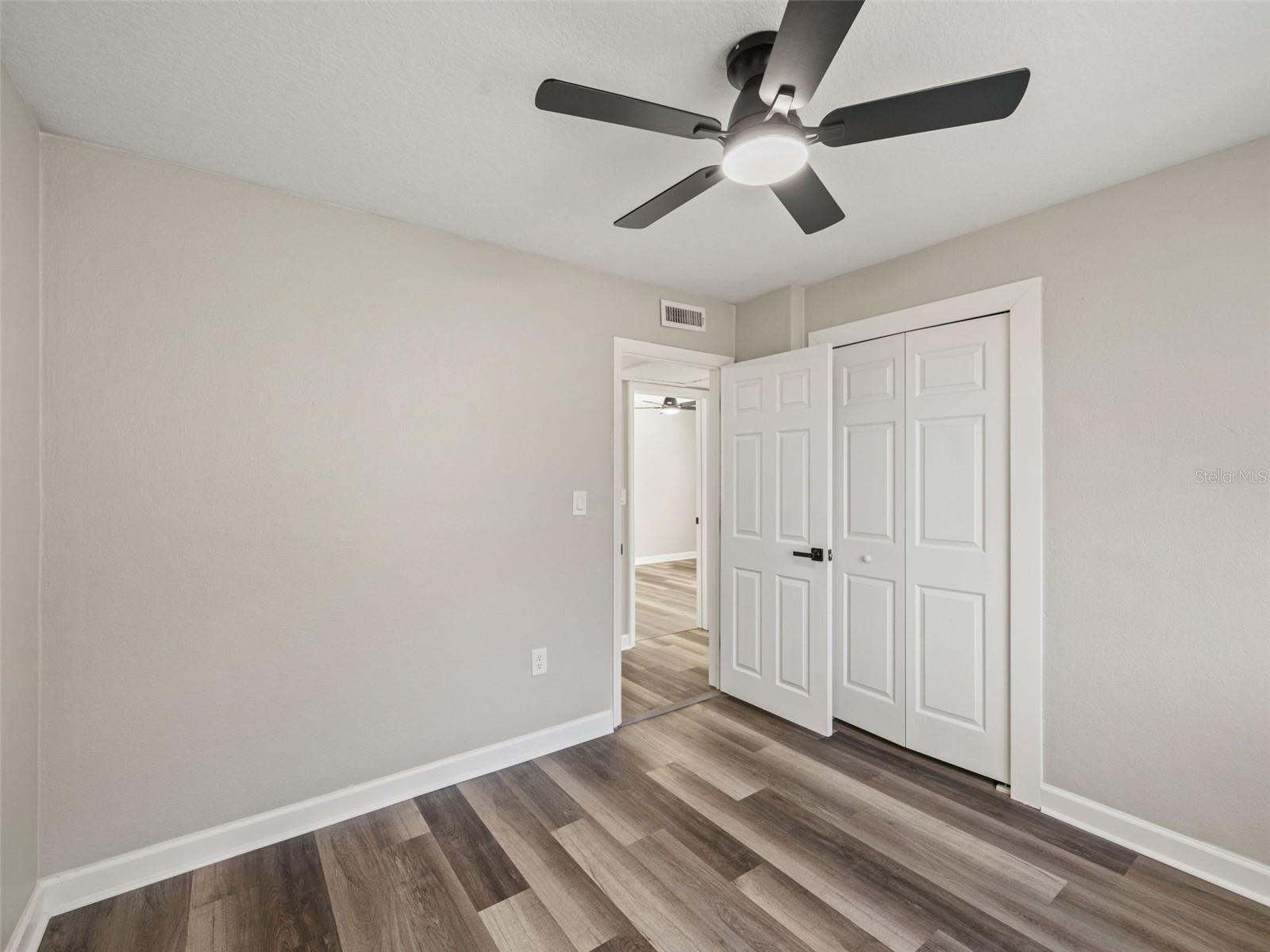 Image 22 of 41 For 901 Kensington Drive