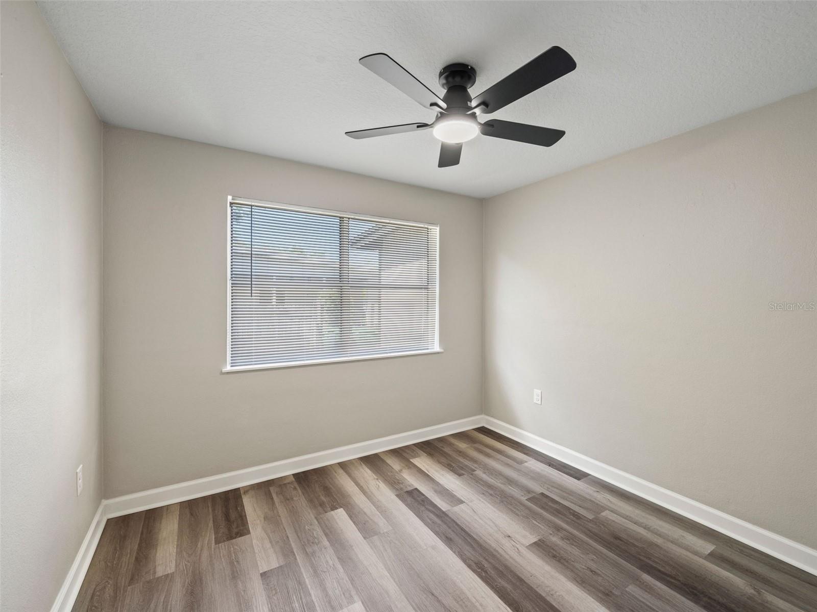 Image 23 of 41 For 901 Kensington Drive