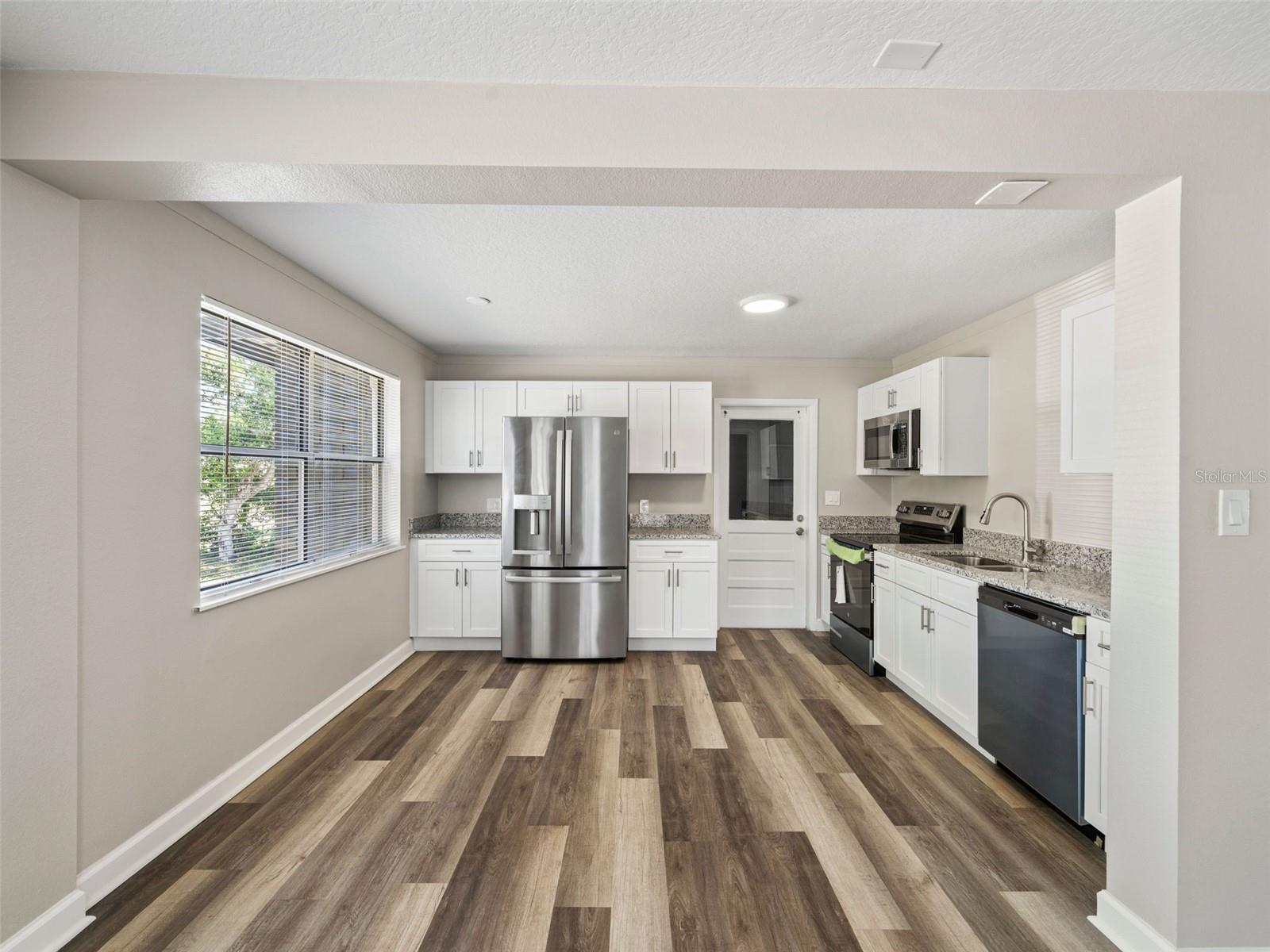 Image 24 of 41 For 901 Kensington Drive