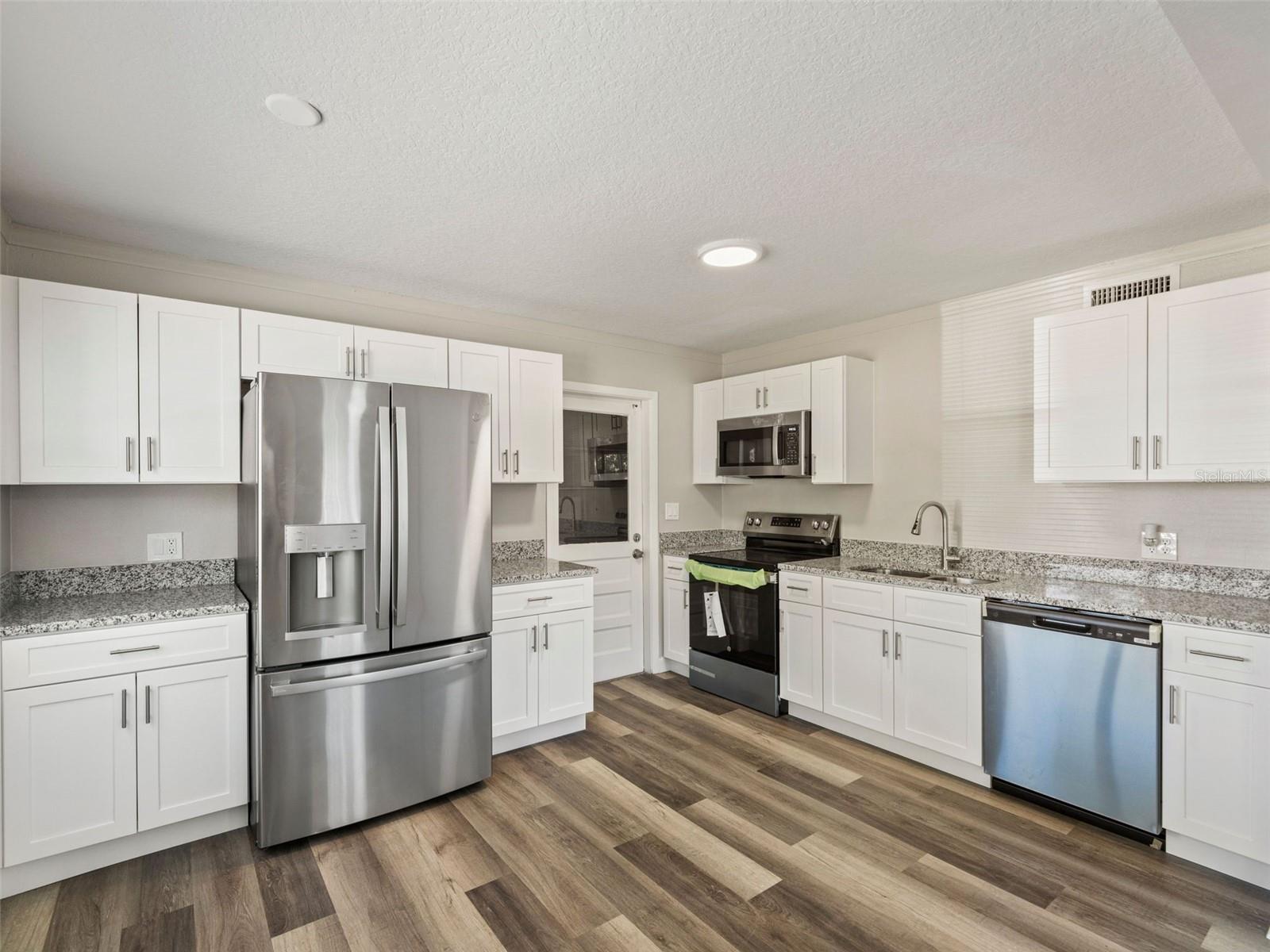 Image 26 of 41 For 901 Kensington Drive