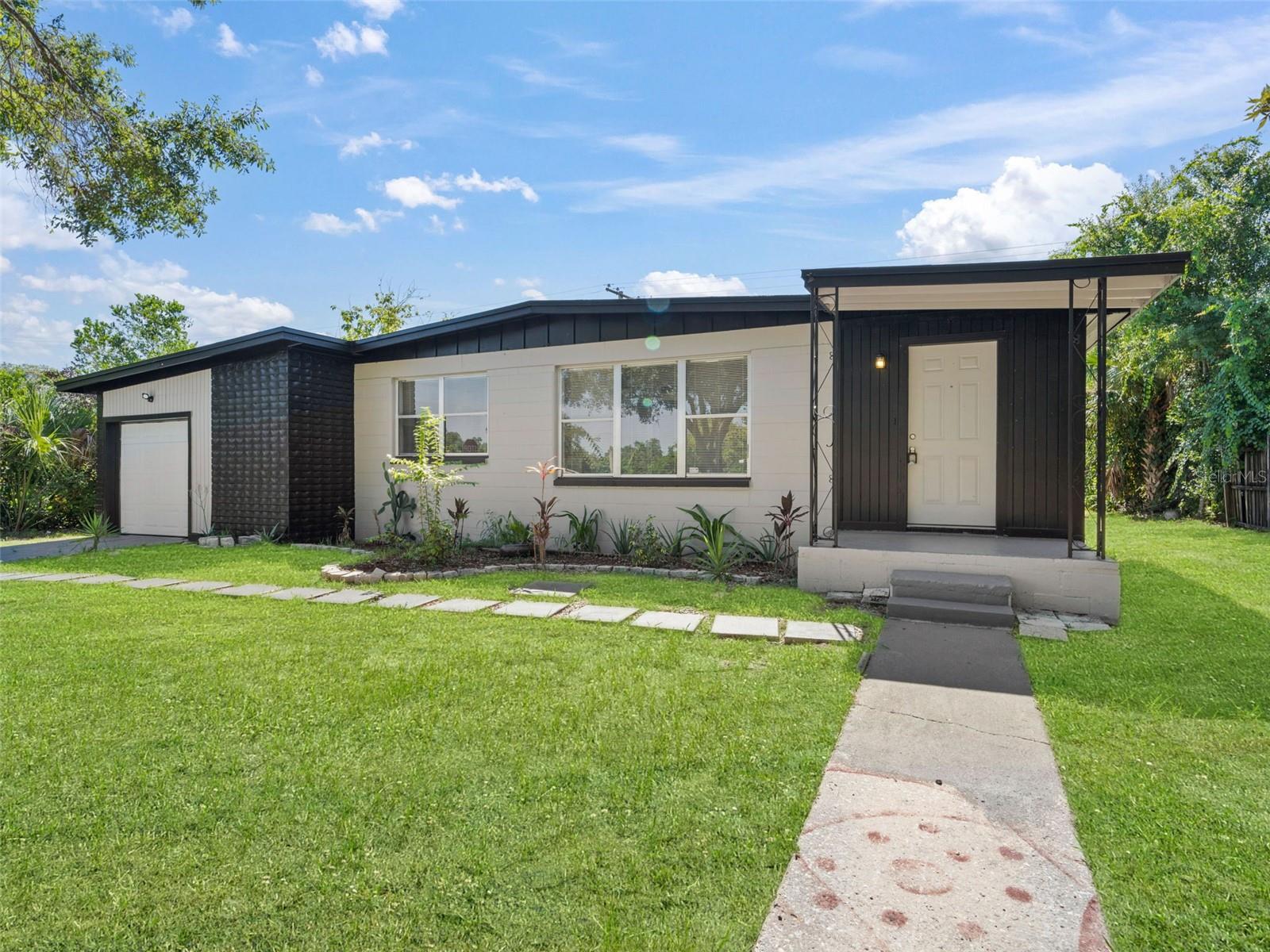 Image 3 of 41 For 901 Kensington Drive