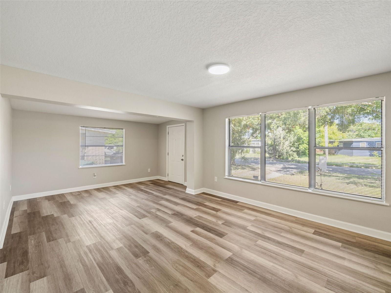 Image 30 of 41 For 901 Kensington Drive