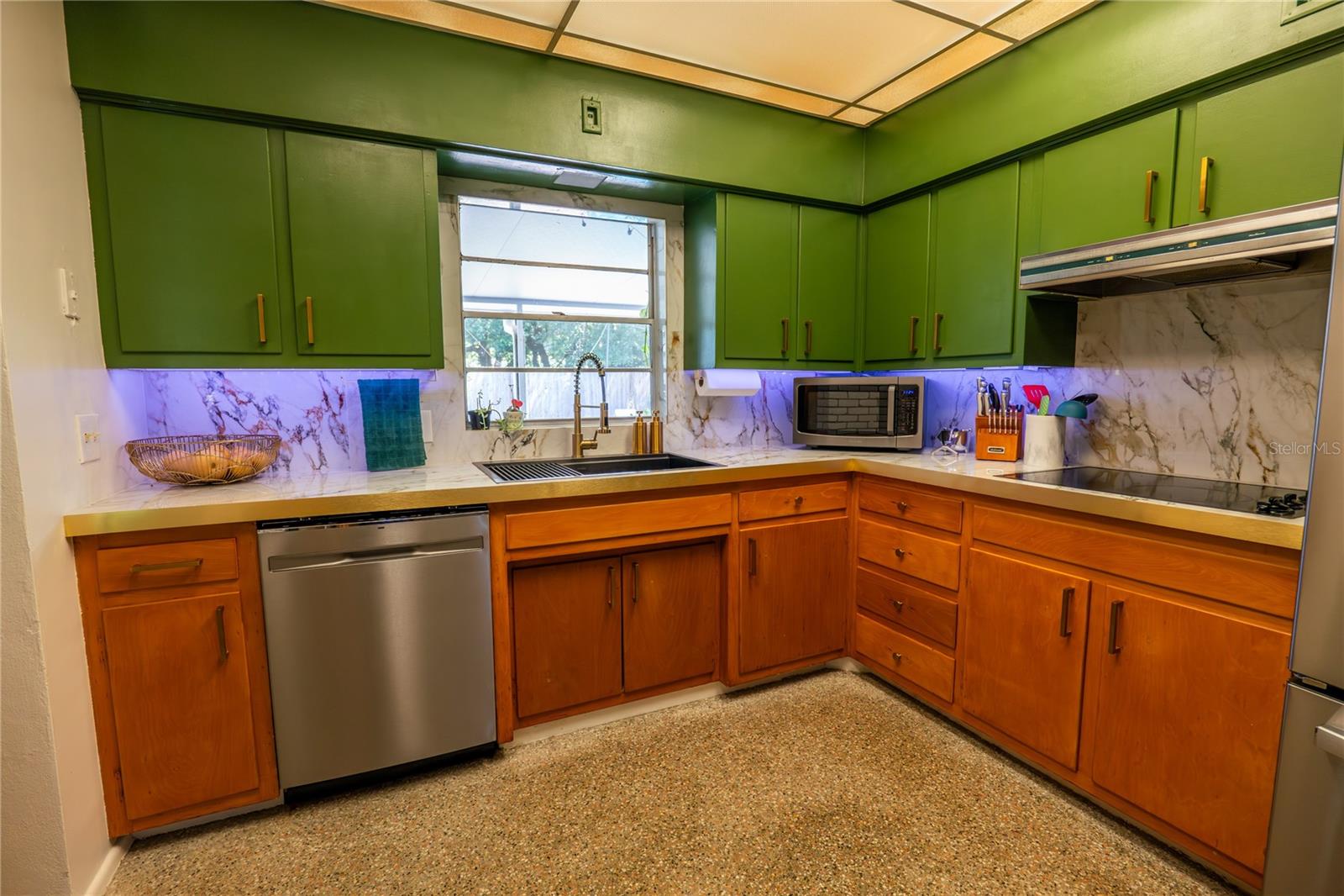 Image 16 of 41 For 122 Coleman Circle