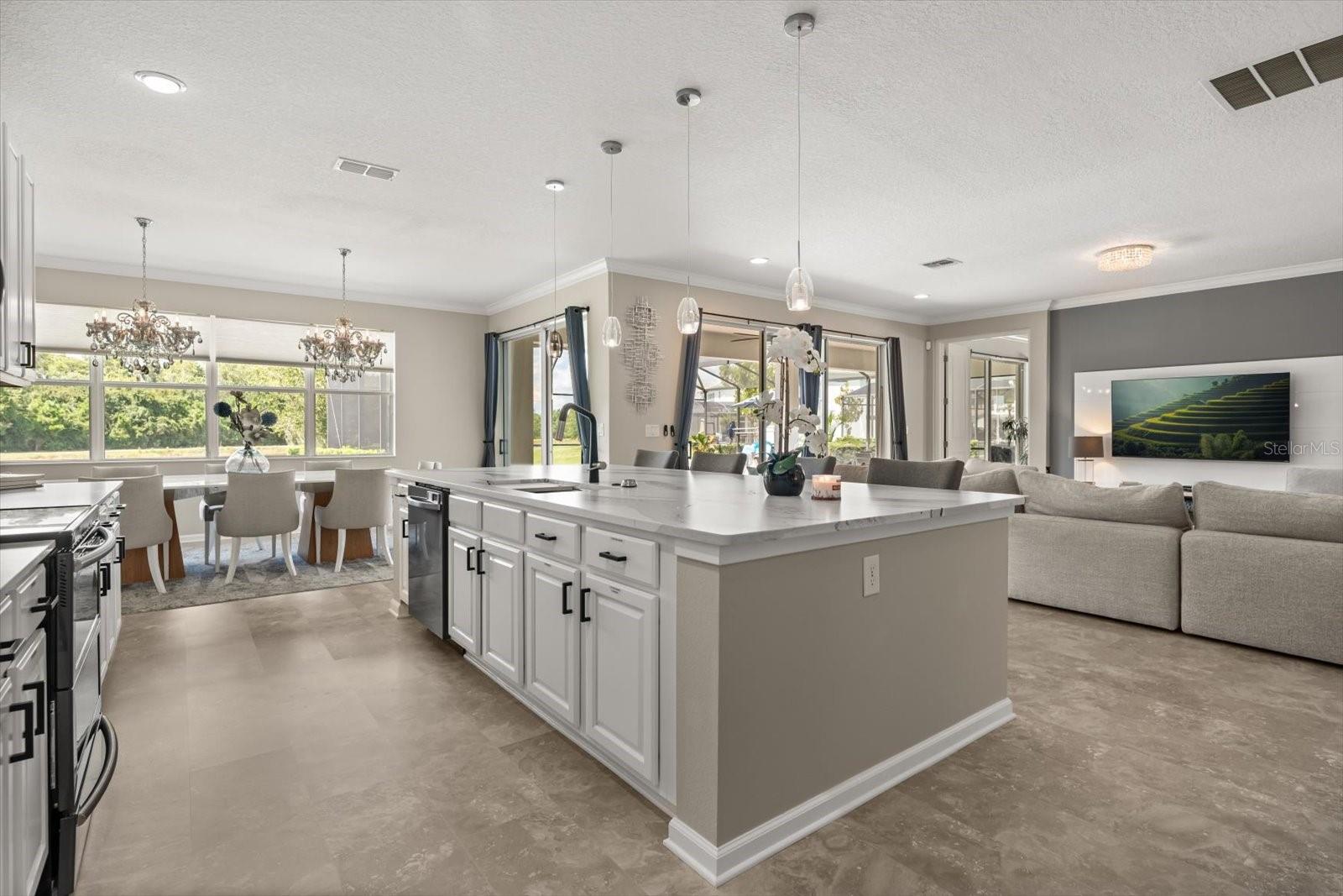 Image 11 of 71 For 3901 Oakville Avenue