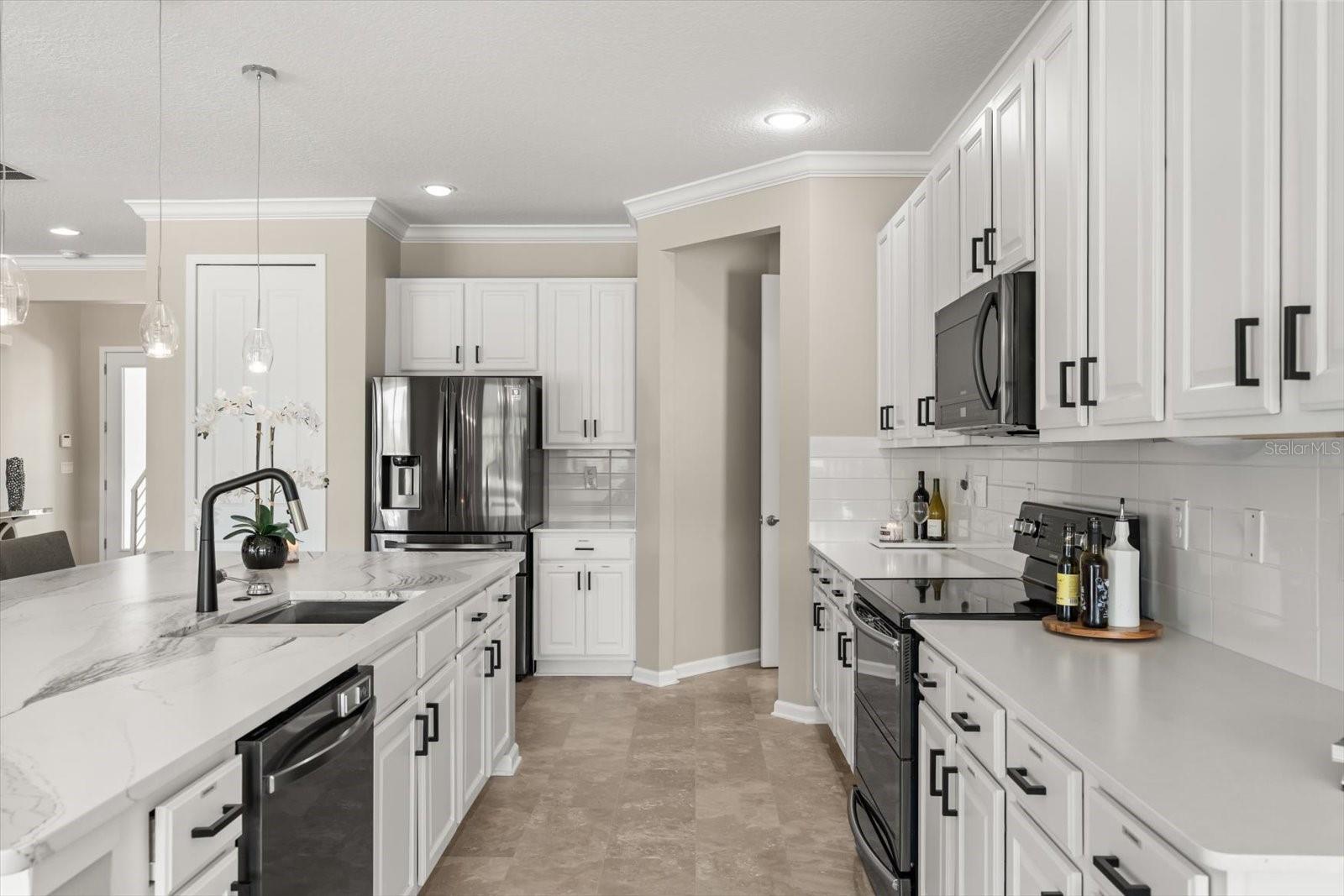 Image 17 of 71 For 3901 Oakville Avenue