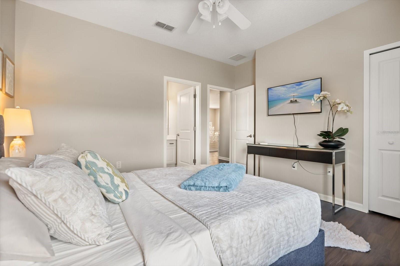 Image 31 of 71 For 3901 Oakville Avenue