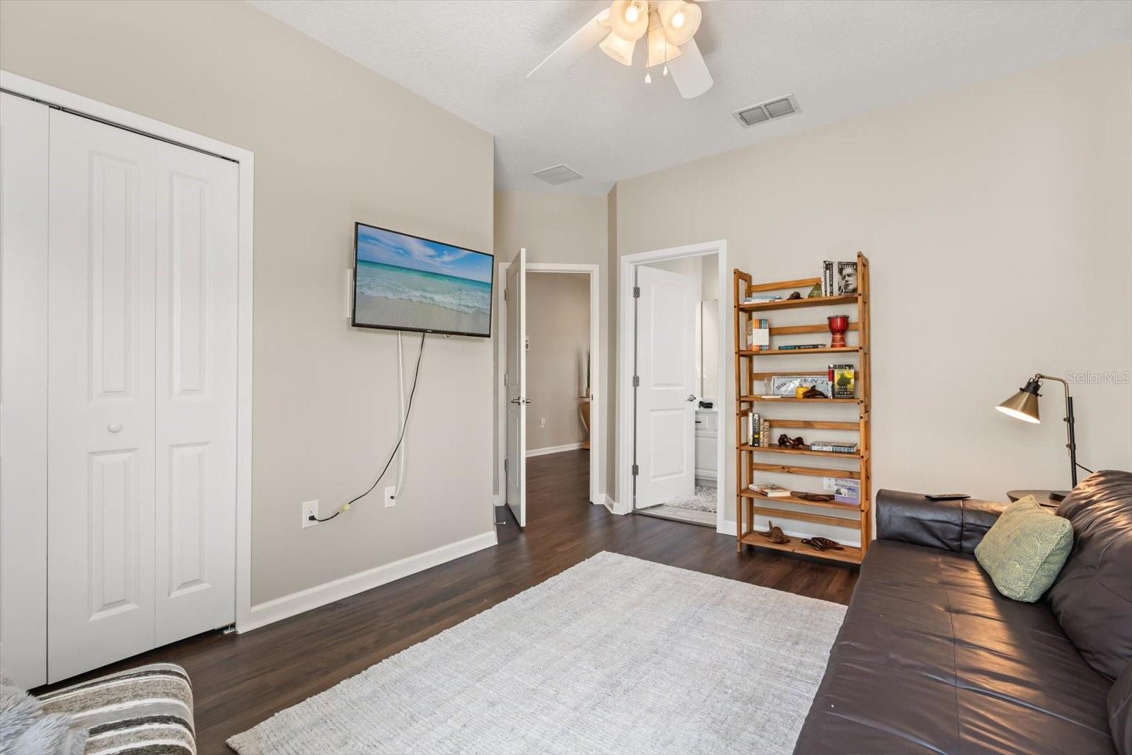 Image 34 of 71 For 3901 Oakville Avenue