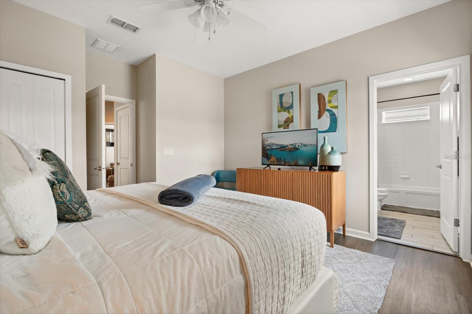 Image 38 of 71 For 3901 Oakville Avenue