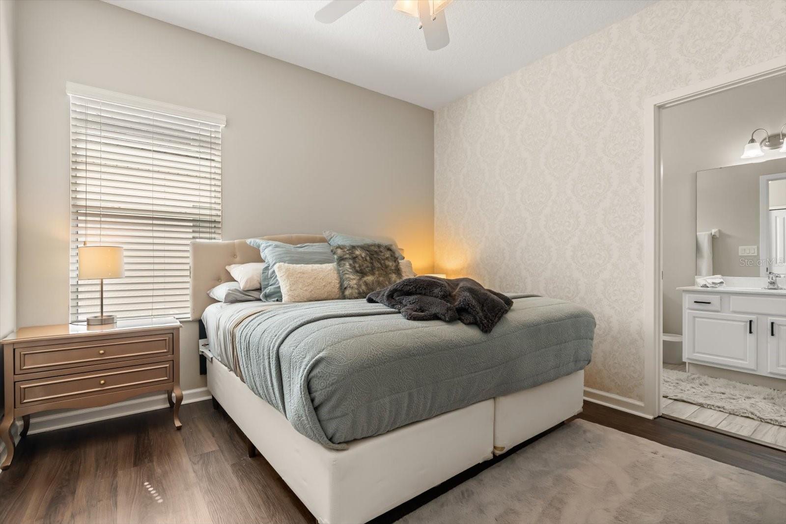 Image 40 of 71 For 3901 Oakville Avenue