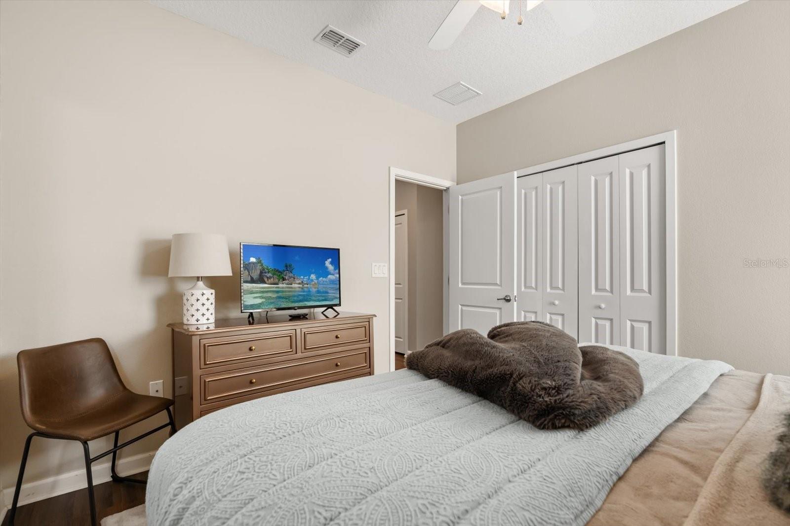 Image 41 of 71 For 3901 Oakville Avenue