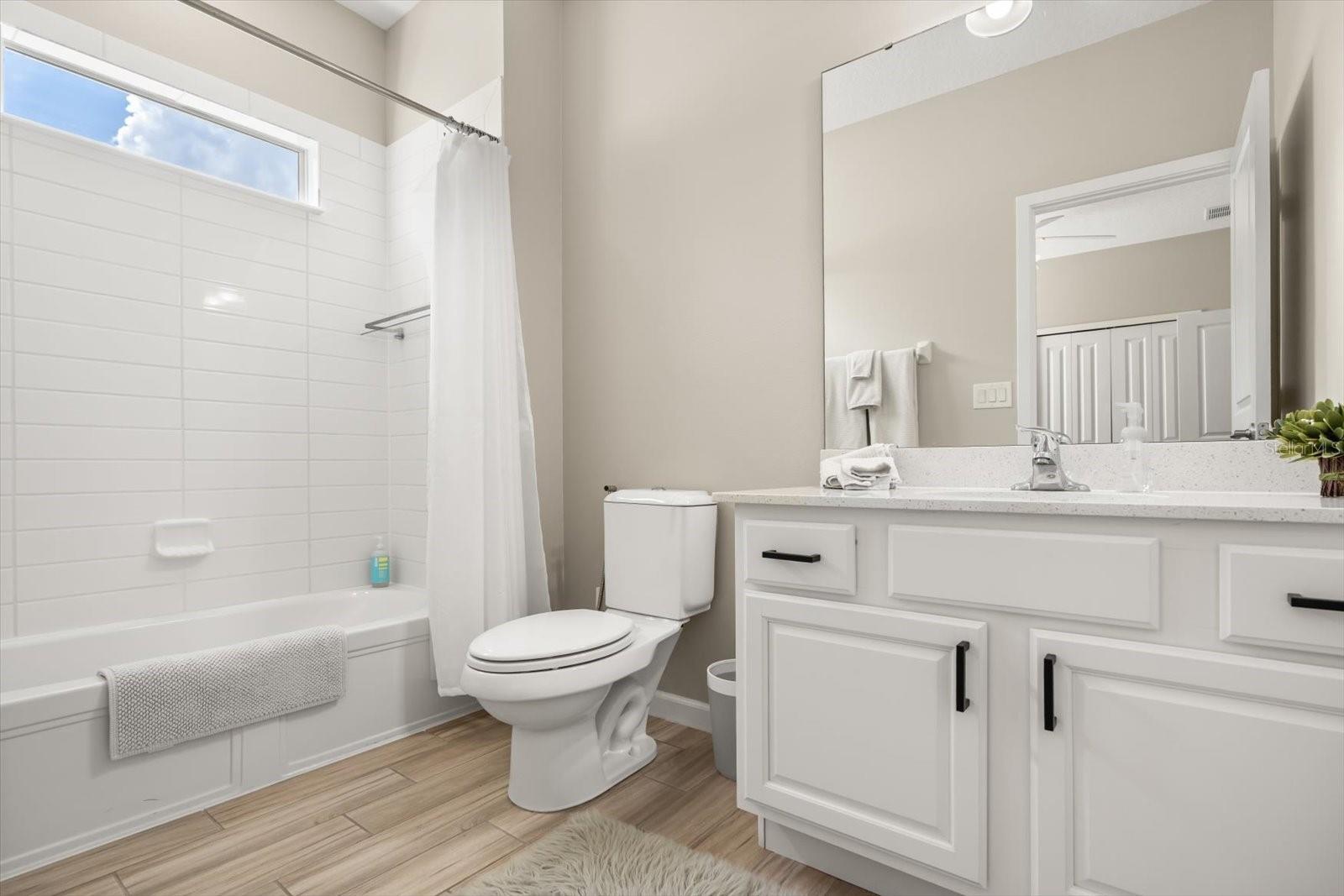Image 42 of 71 For 3901 Oakville Avenue