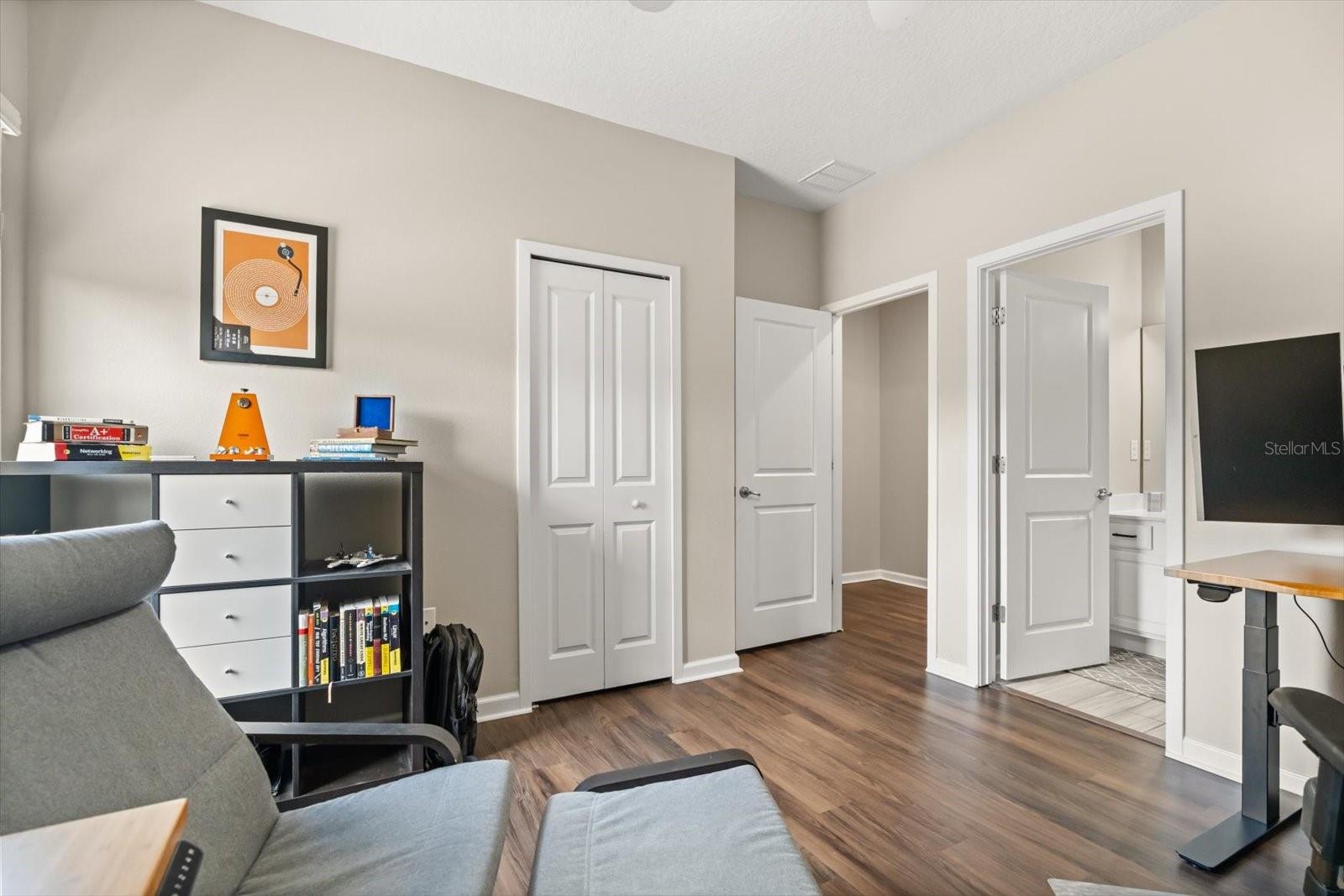 Image 44 of 71 For 3901 Oakville Avenue