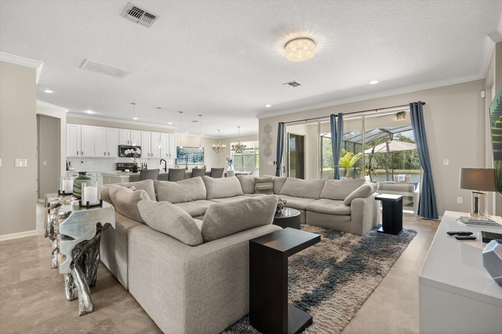 Image 6 of 71 For 3901 Oakville Avenue