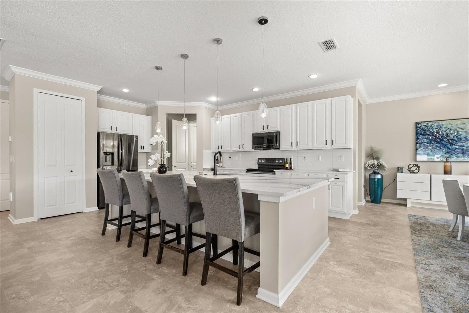 Image 8 of 71 For 3901 Oakville Avenue