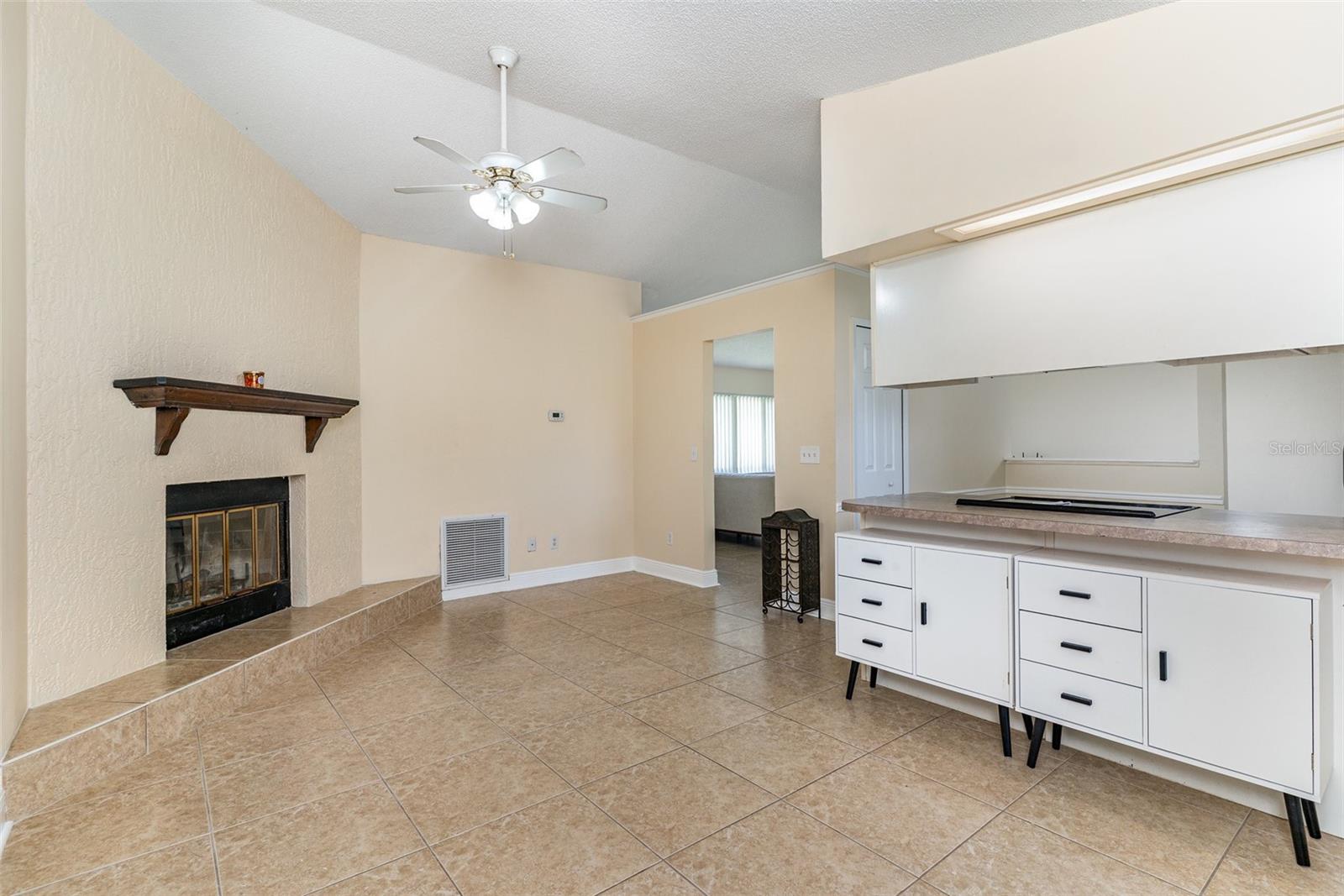 Image 17 of 39 For 2161 Dickens Street Ne