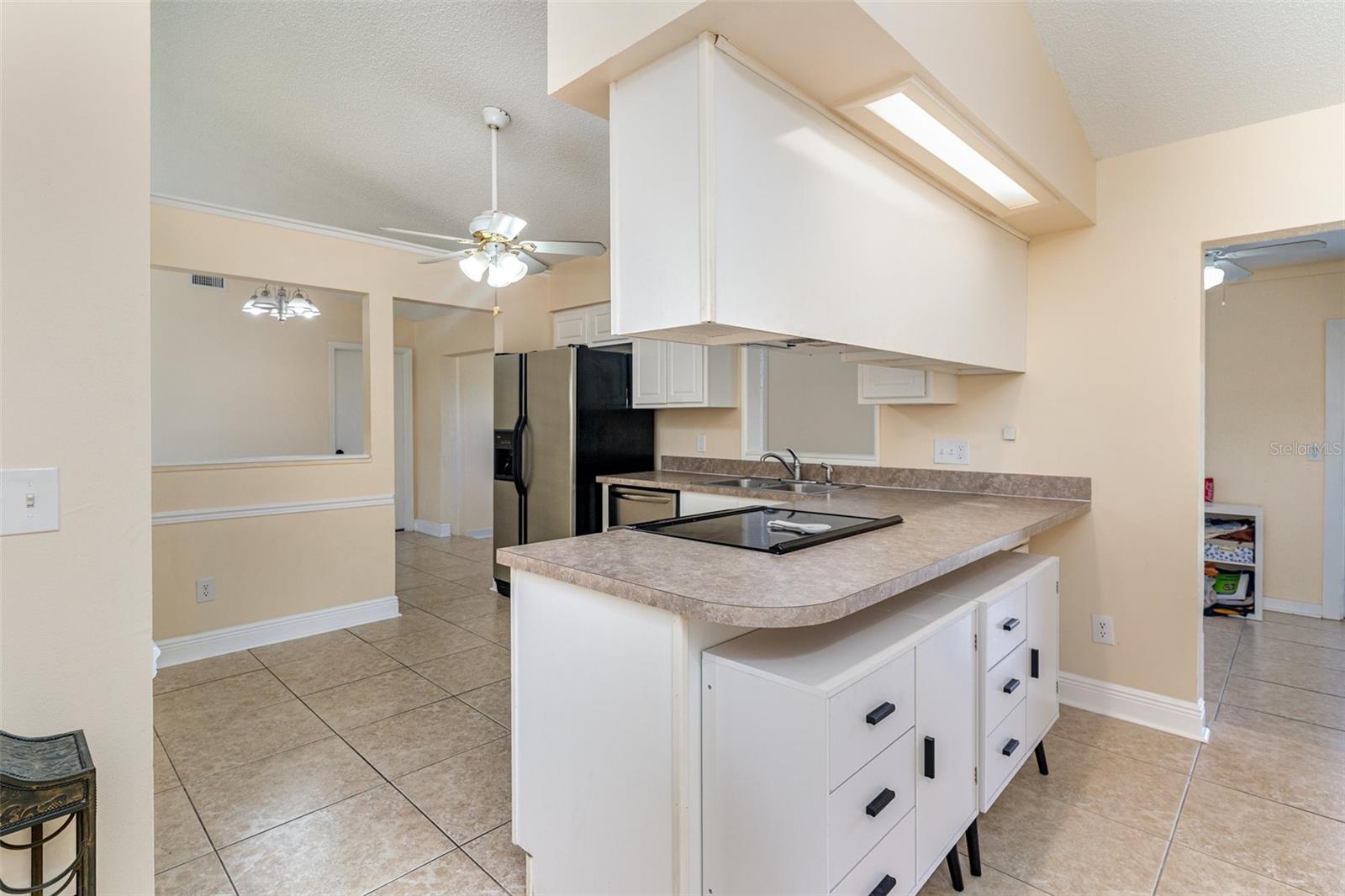 Image 19 of 39 For 2161 Dickens Street Ne