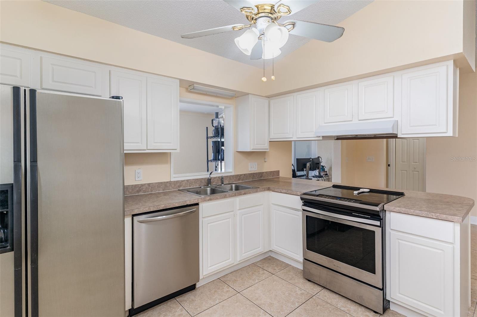 Image 20 of 39 For 2161 Dickens Street Ne