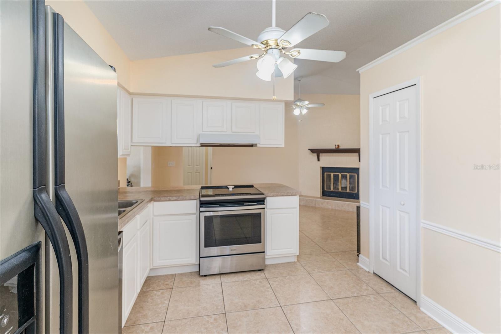 Image 21 of 39 For 2161 Dickens Street Ne