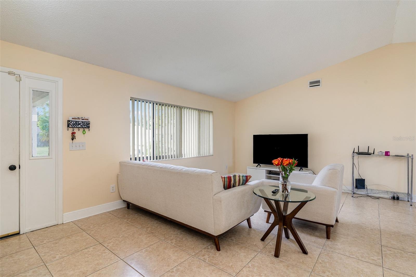 Image 4 of 39 For 2161 Dickens Street Ne