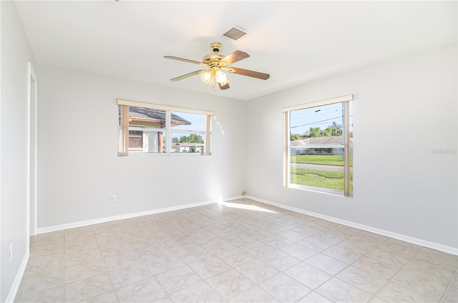 Image 12 of 16 For 1415 Country Club Drive