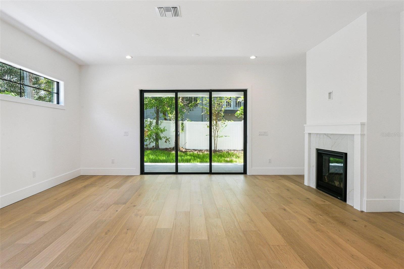 Listing photo id 9 for 2309 Ardson Place 2