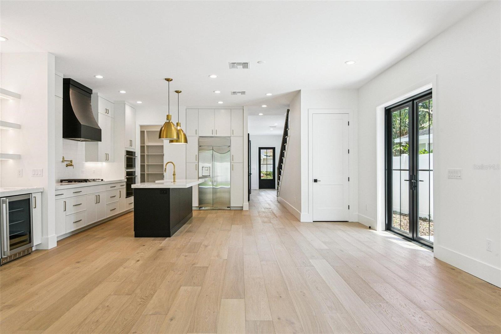 Listing photo id 10 for 2309 Ardson Place 2