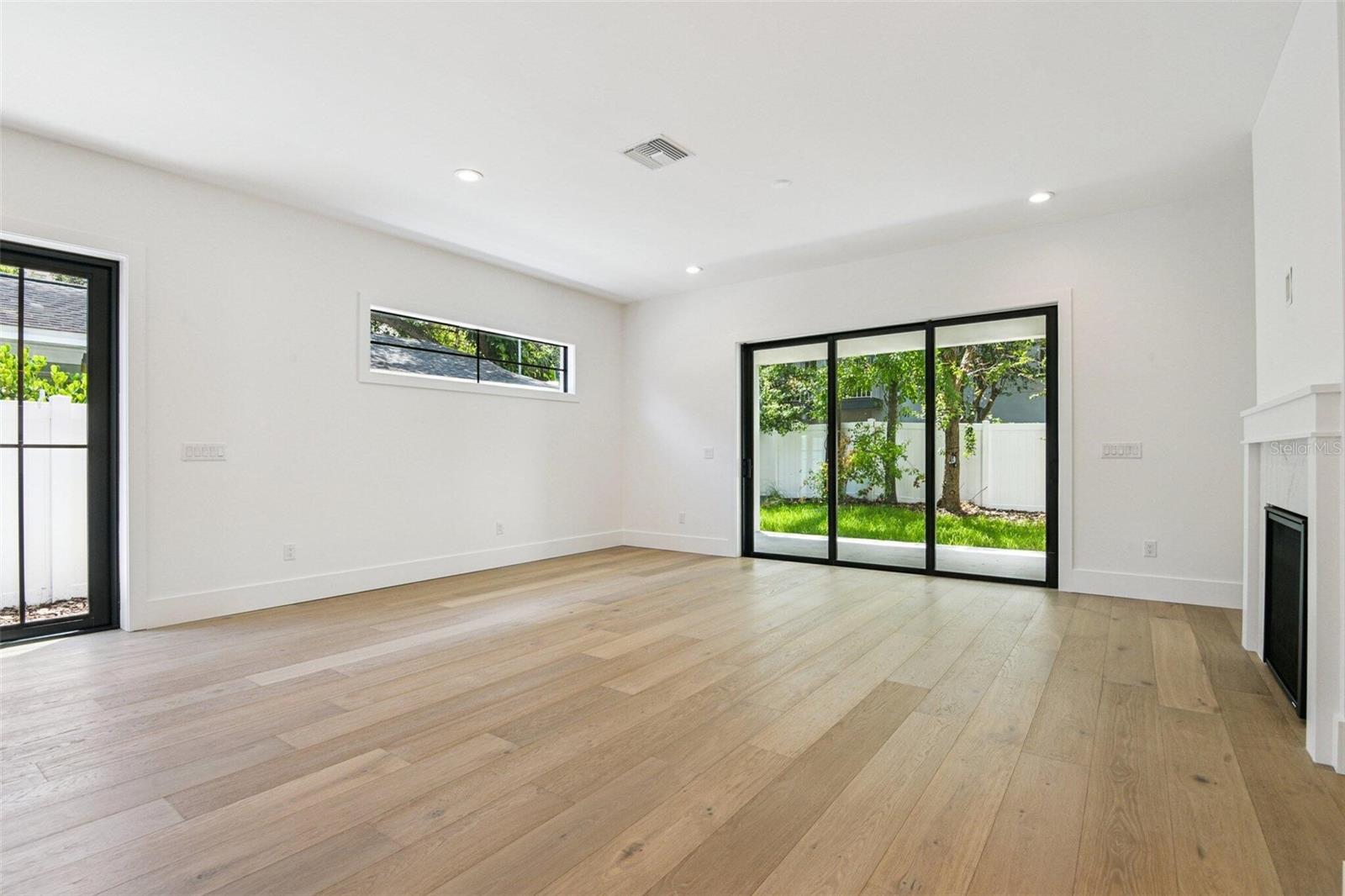 Listing photo id 12 for 2309 Ardson Place 2