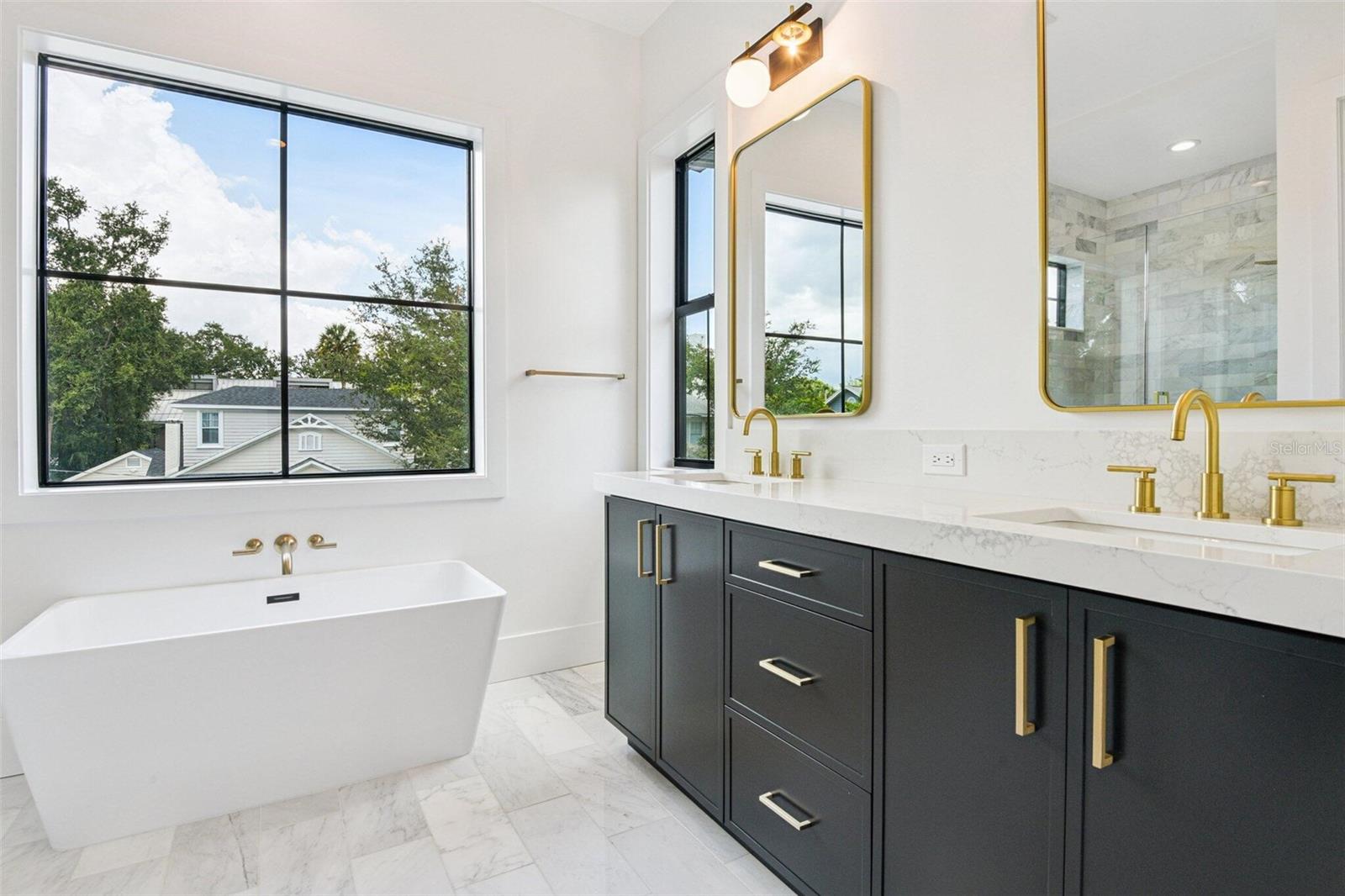 Listing photo id 14 for 2309 Ardson Place 2