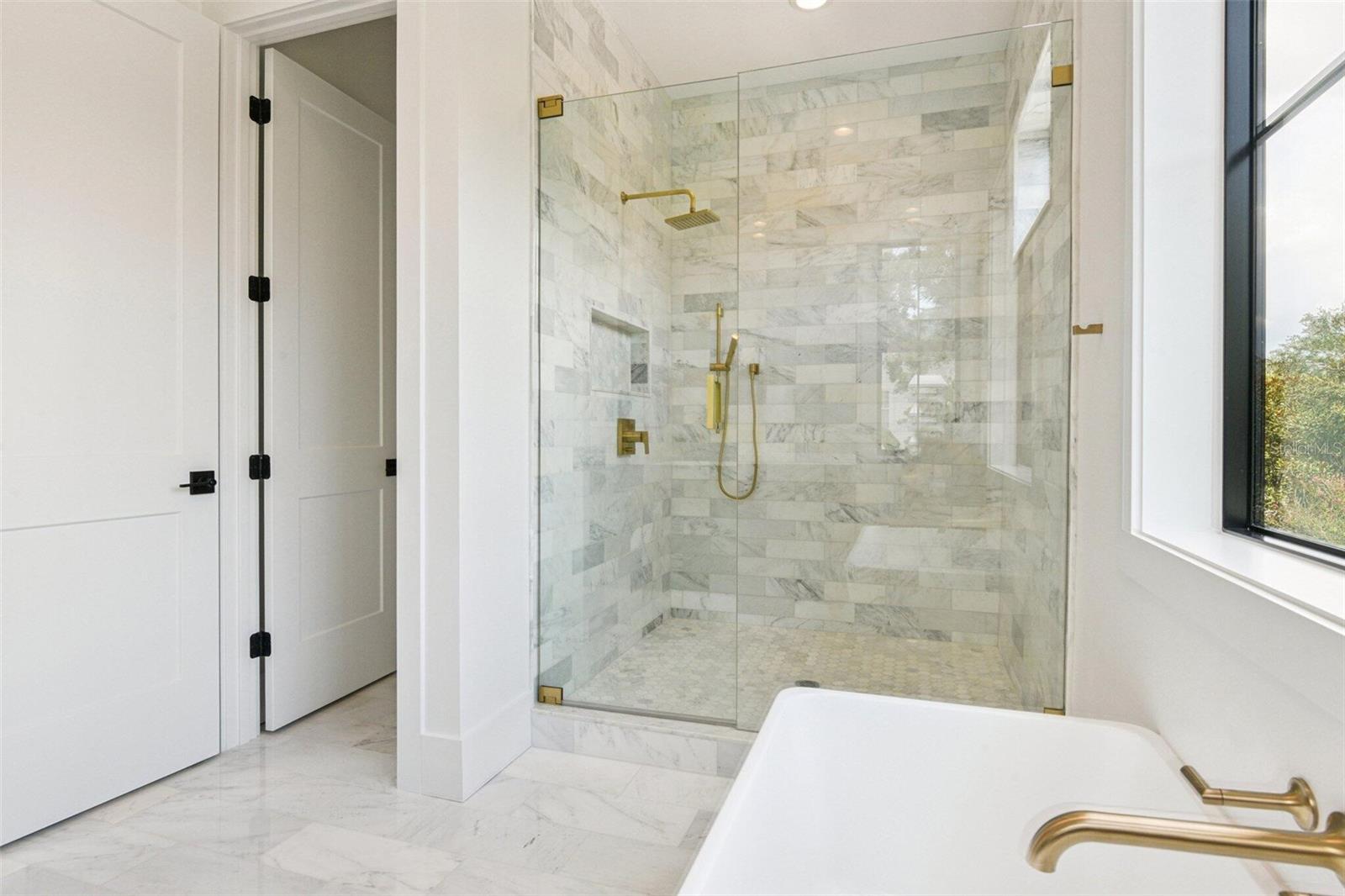 Listing photo id 15 for 2309 Ardson Place 2