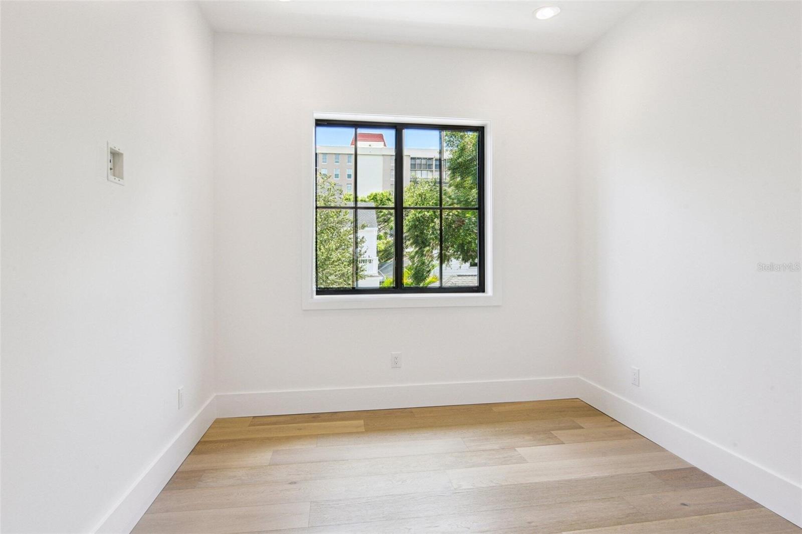 Listing photo id 17 for 2309 Ardson Place 2
