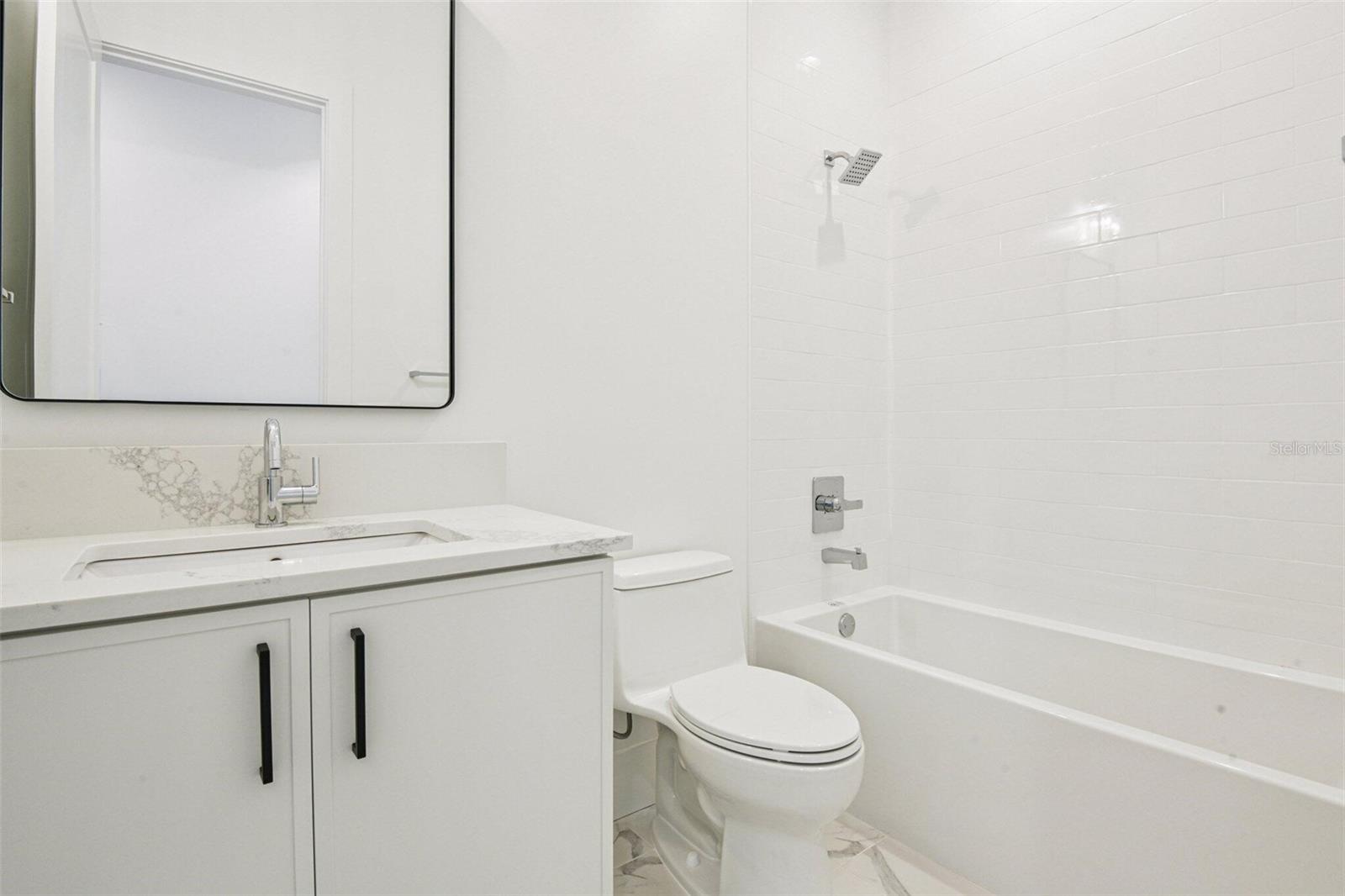 Listing photo id 18 for 2309 Ardson Place 2