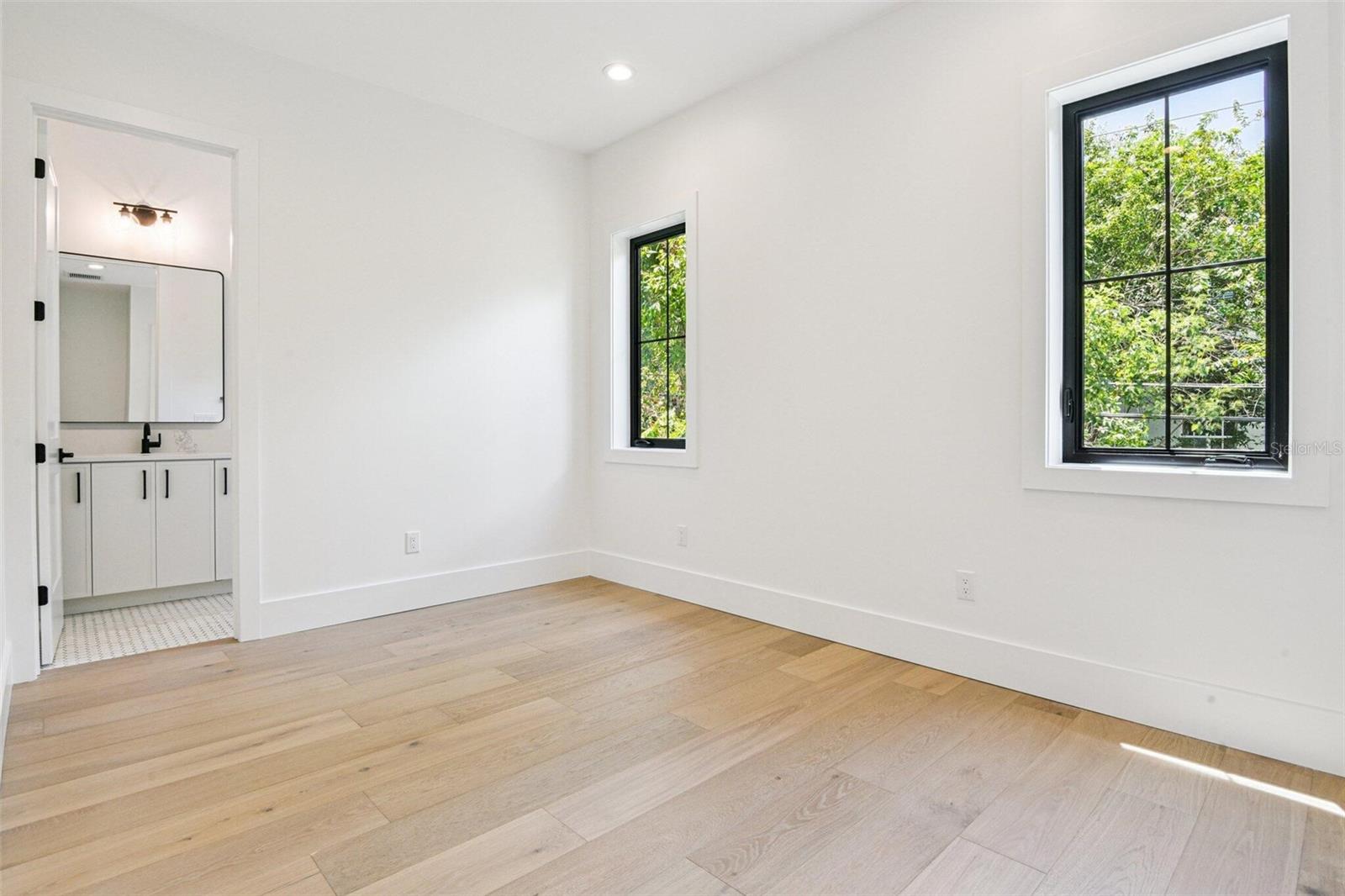 Listing photo id 20 for 2309 Ardson Place 2