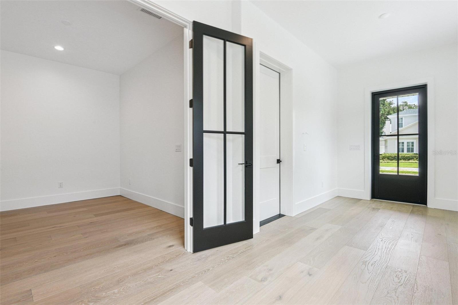 Listing photo id 2 for 2309 Ardson Place 2