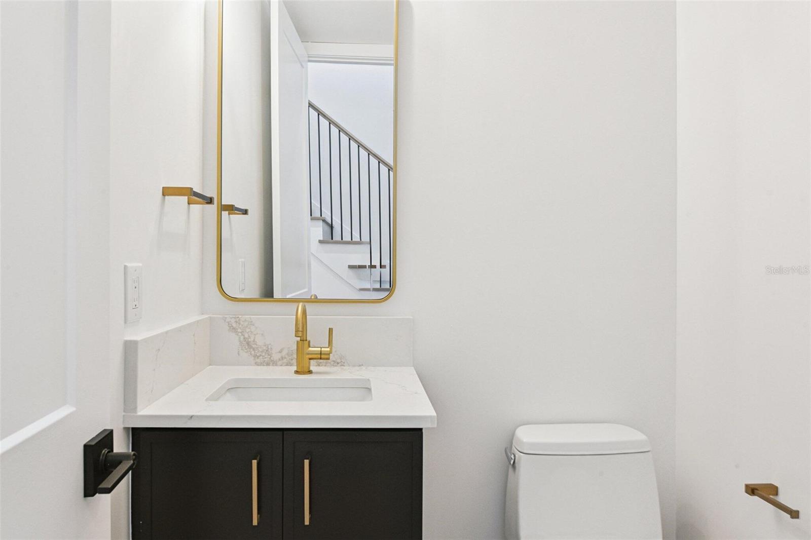 Listing photo id 4 for 2309 Ardson Place 2