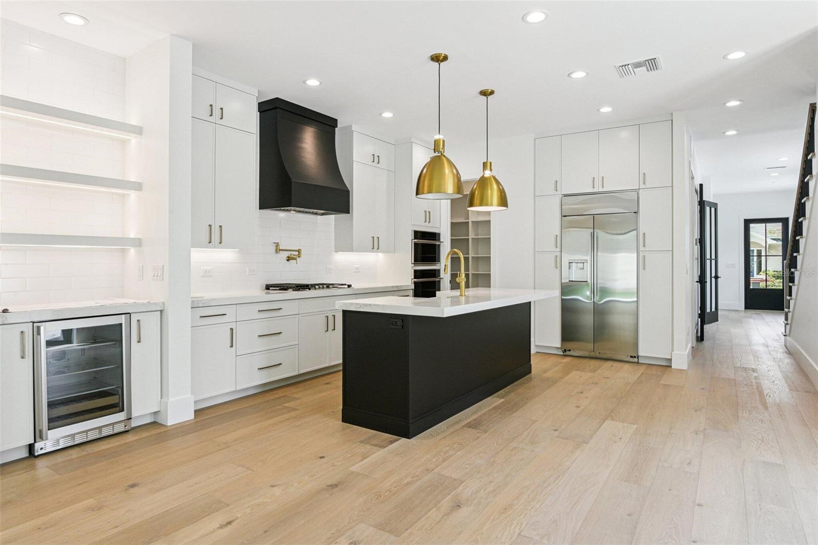 Listing photo id 6 for 2309 Ardson Place 2