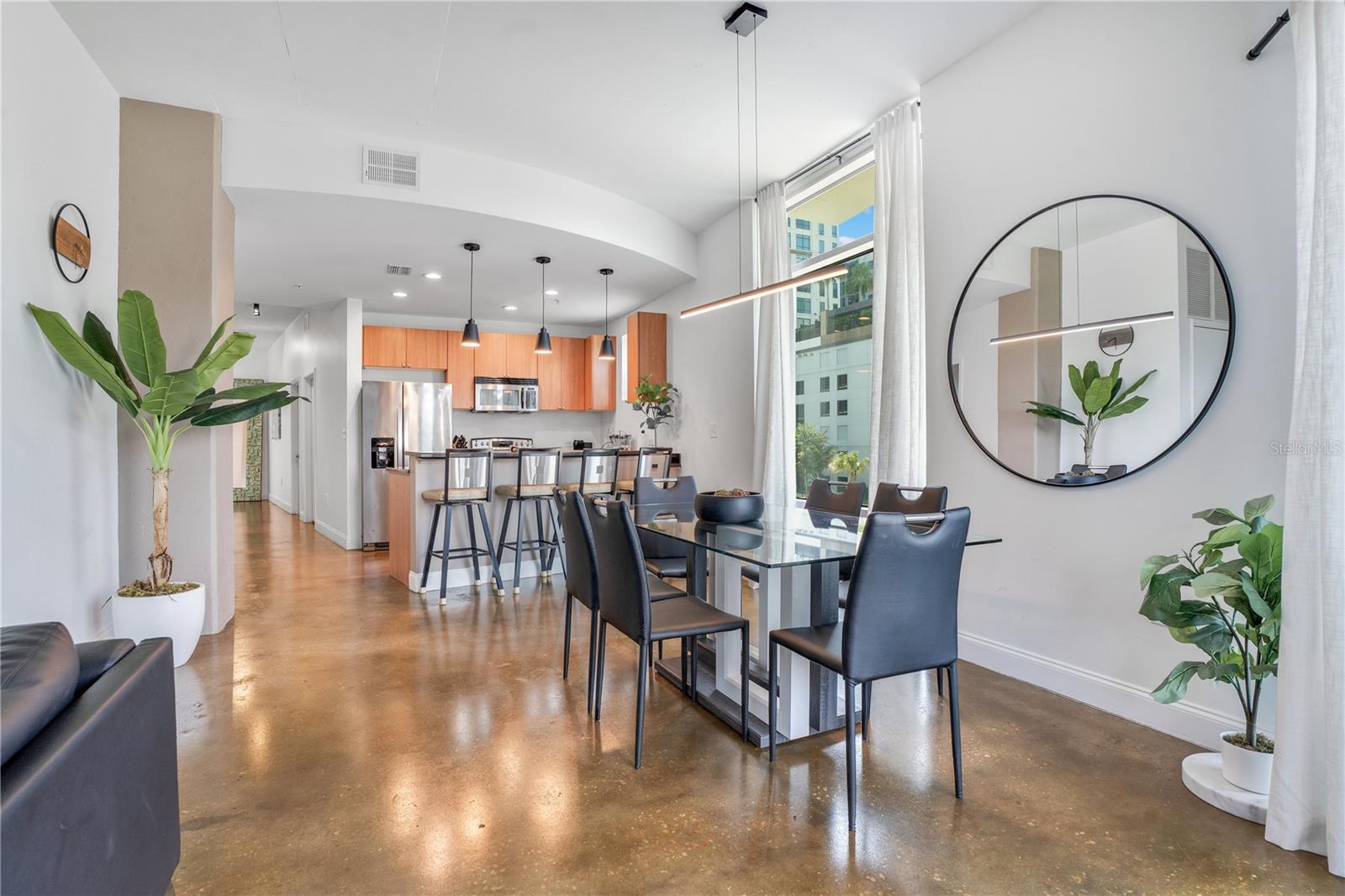 Image 17 of 49 For 525 Jackson Street 301