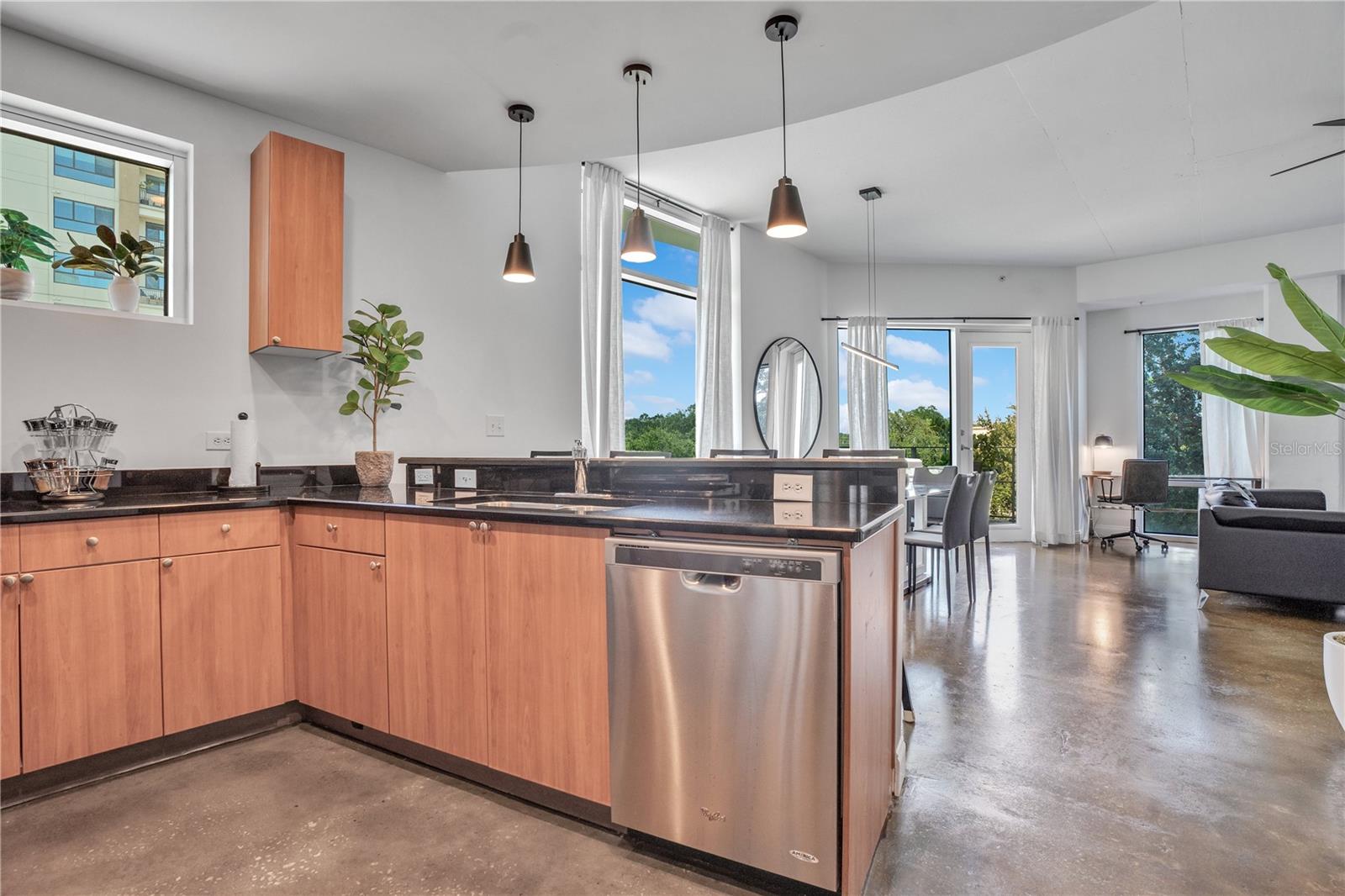 Image 22 of 49 For 525 Jackson Street 301