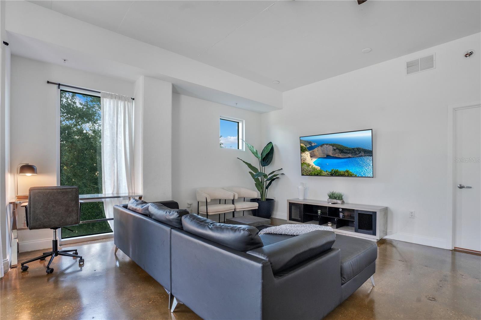 Image 9 of 49 For 525 Jackson Street 301