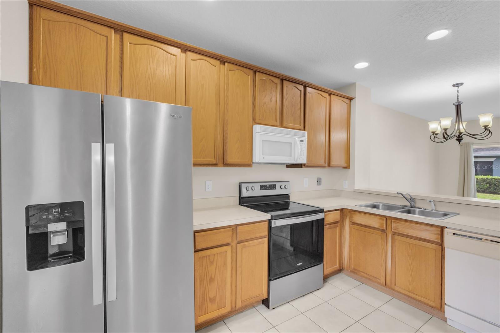 Image 4 of 11 For 3614 Wilshire Way Road 251