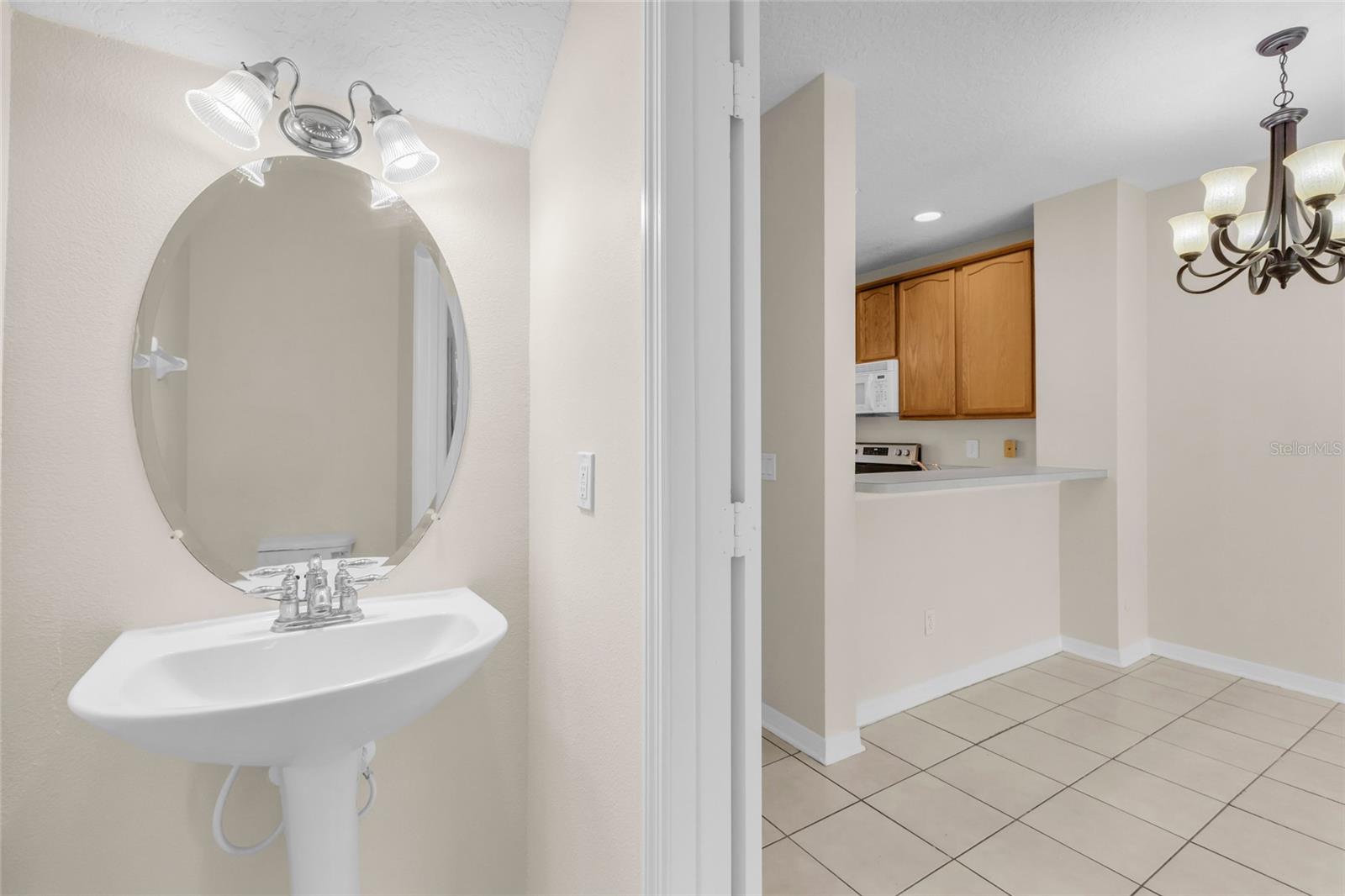 Image 5 of 11 For 3614 Wilshire Way Road 251