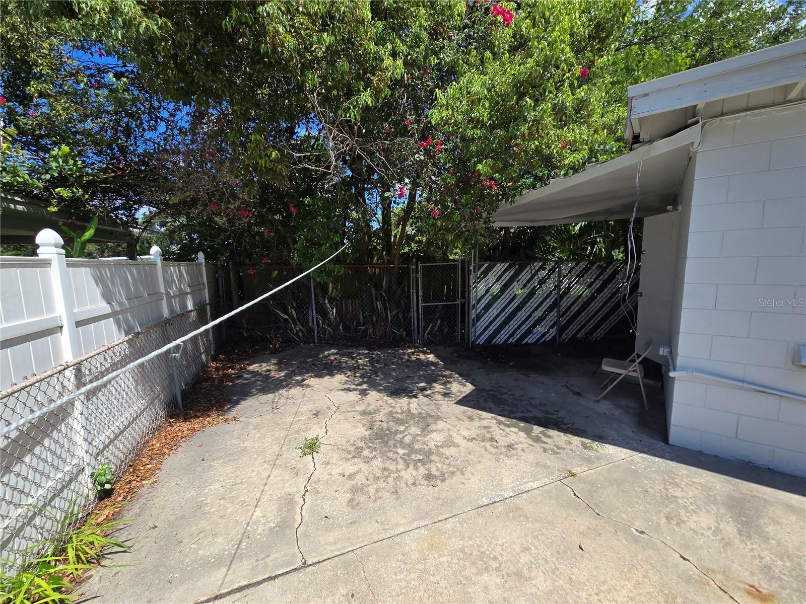 Image 7 of 9 For 3000 Surfside Way