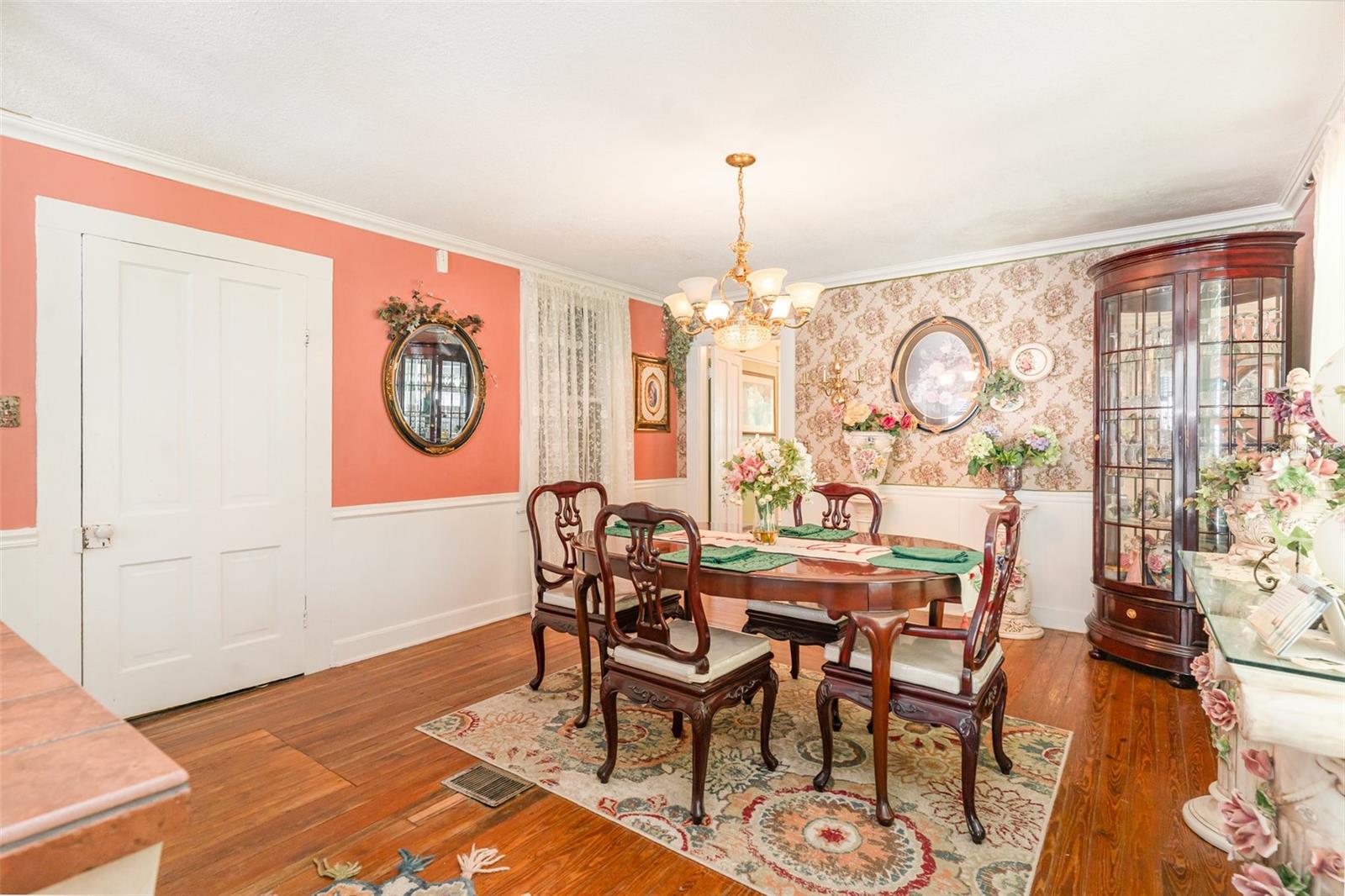 Listing photo id 10 for 2301 97th Street Road