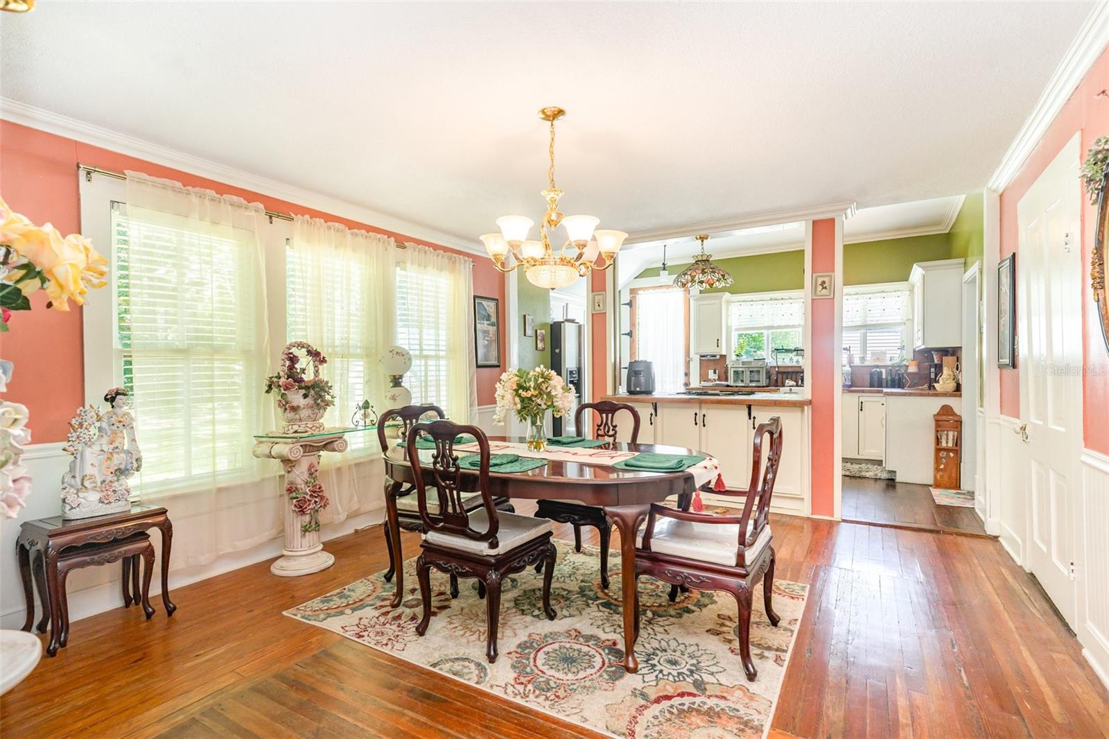 Listing photo id 11 for 2301 97th Street Road