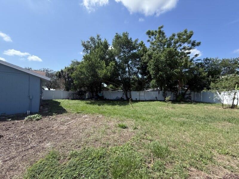 Image 19 of 20 For 30 Cornwall Court