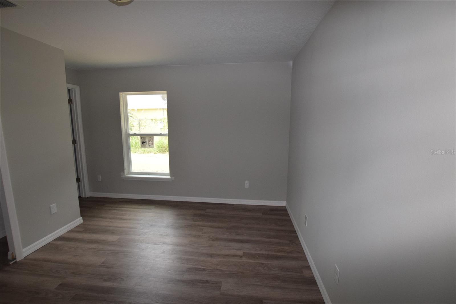 Image 9 of 12 For 935 Mcdonald Avenue