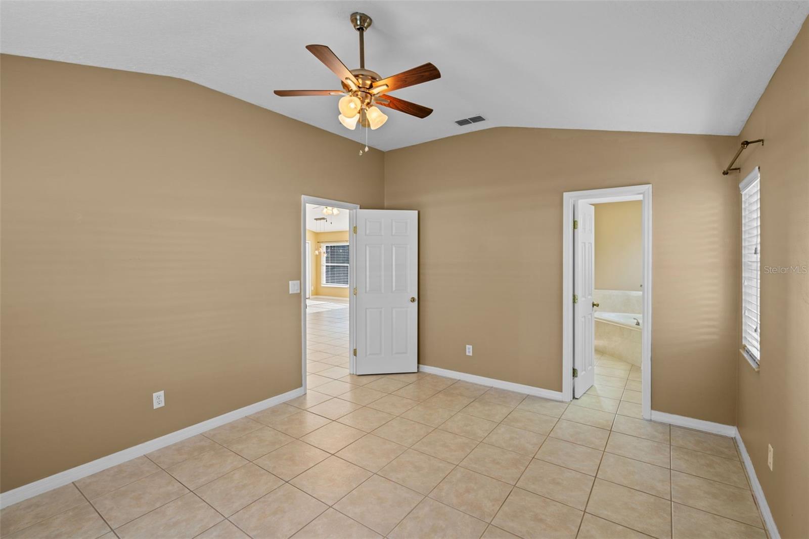 Image 17 of 33 For 885 Scenic View Circle
