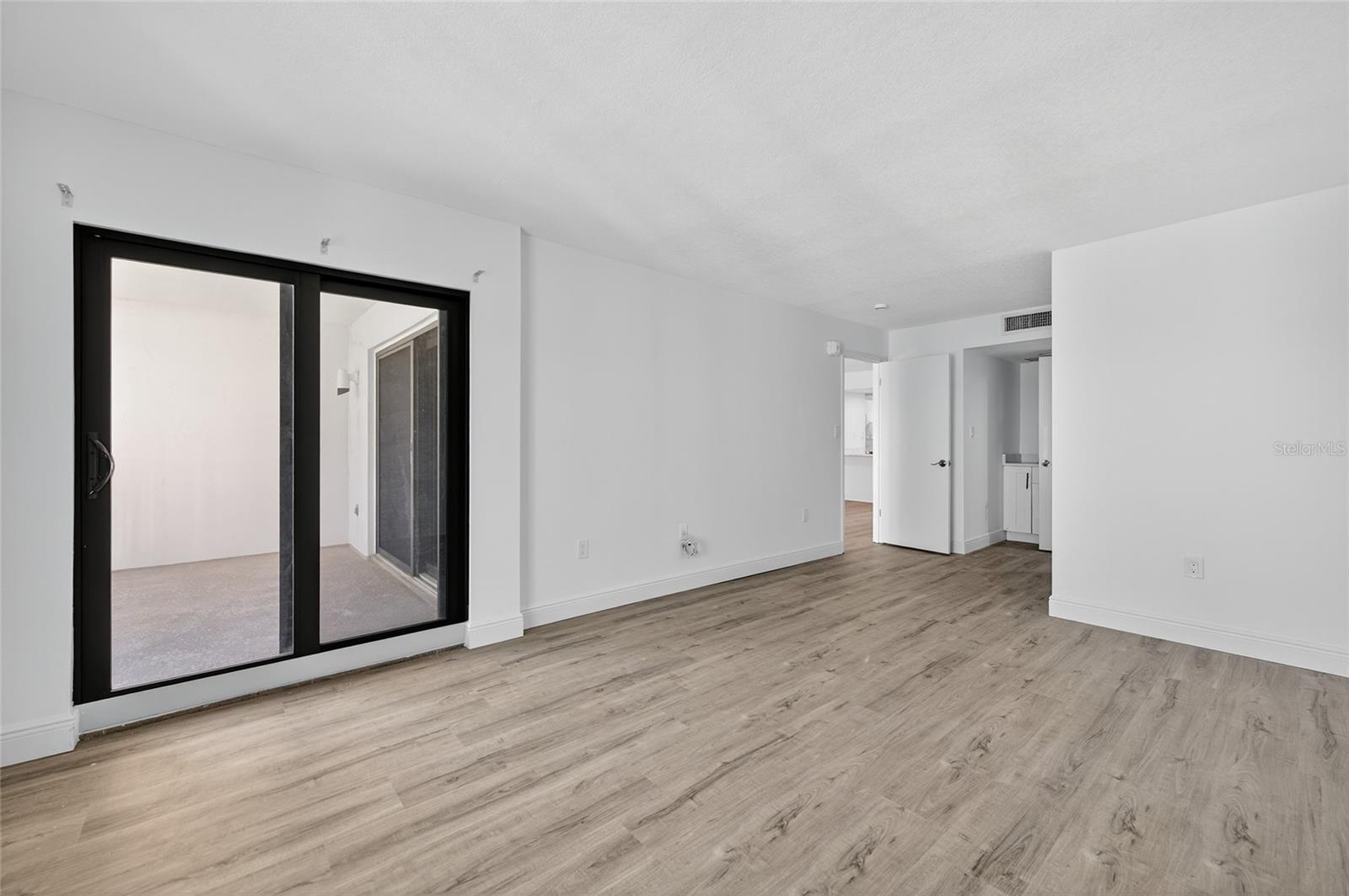 Image 15 of 35 For 1275 Ocean Shore Boulevard P3
