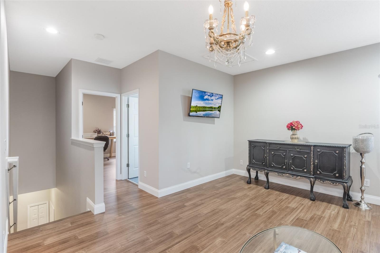 Image 17 of 35 For 313 Courtlea Park Drive